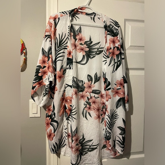 Robe/beach cover-up with floral design - Picture 1 of 2